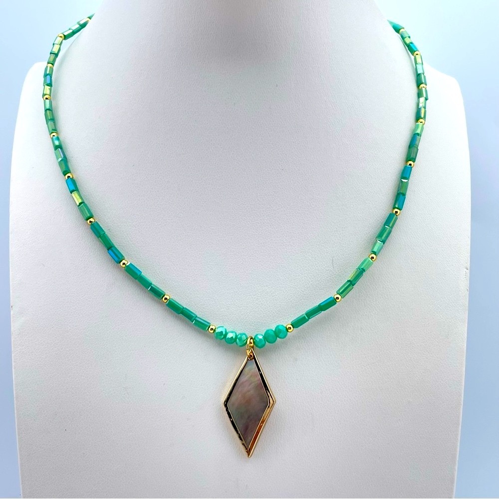 Beautiful Jane Marie Green Beaded Necklace w/ Mother of Pearl Diamond Pendant